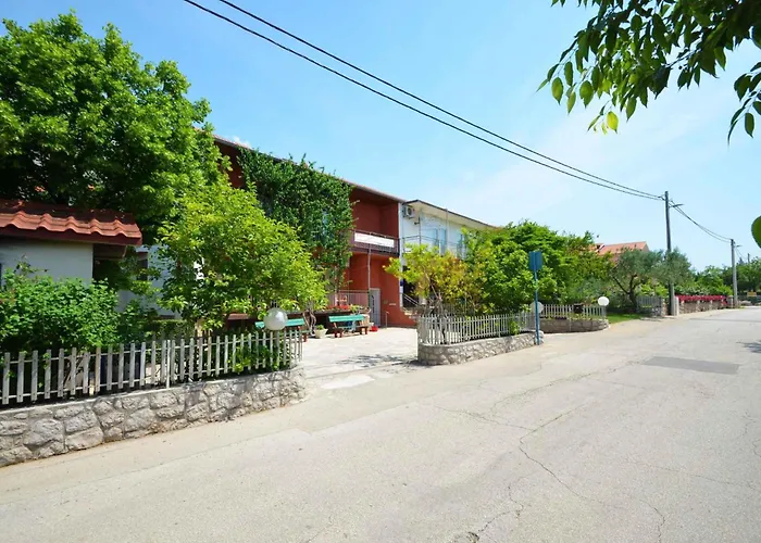 In Starigrad-paklenica 6819 Апартаменты *