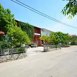 In Starigrad-paklenica 6819 Appartamento *